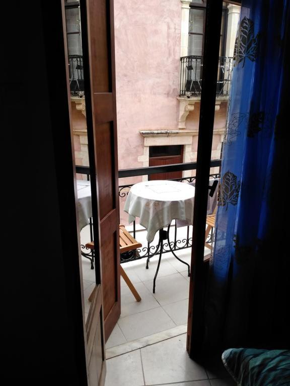 Smaragdi * La Canea